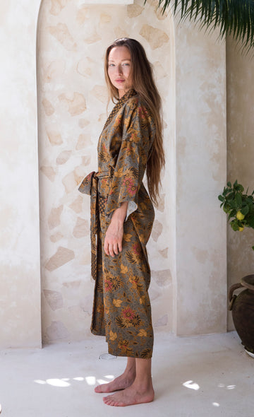 Grauer Seiden-Kimono-Bademantel